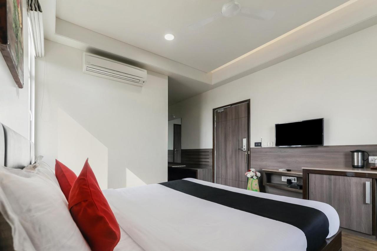 Fleur Hotel Jaipur Bagian luar foto