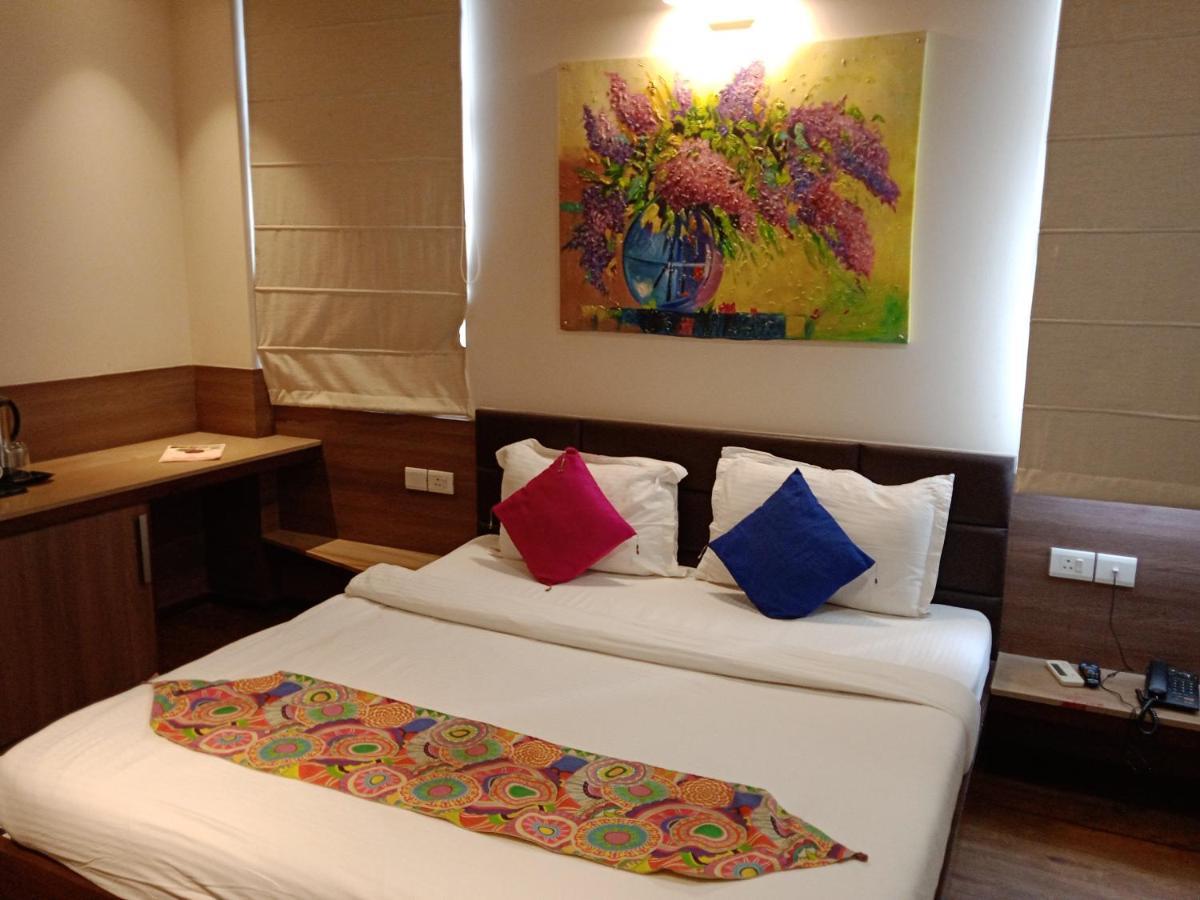 Fleur Hotel Jaipur Bagian luar foto