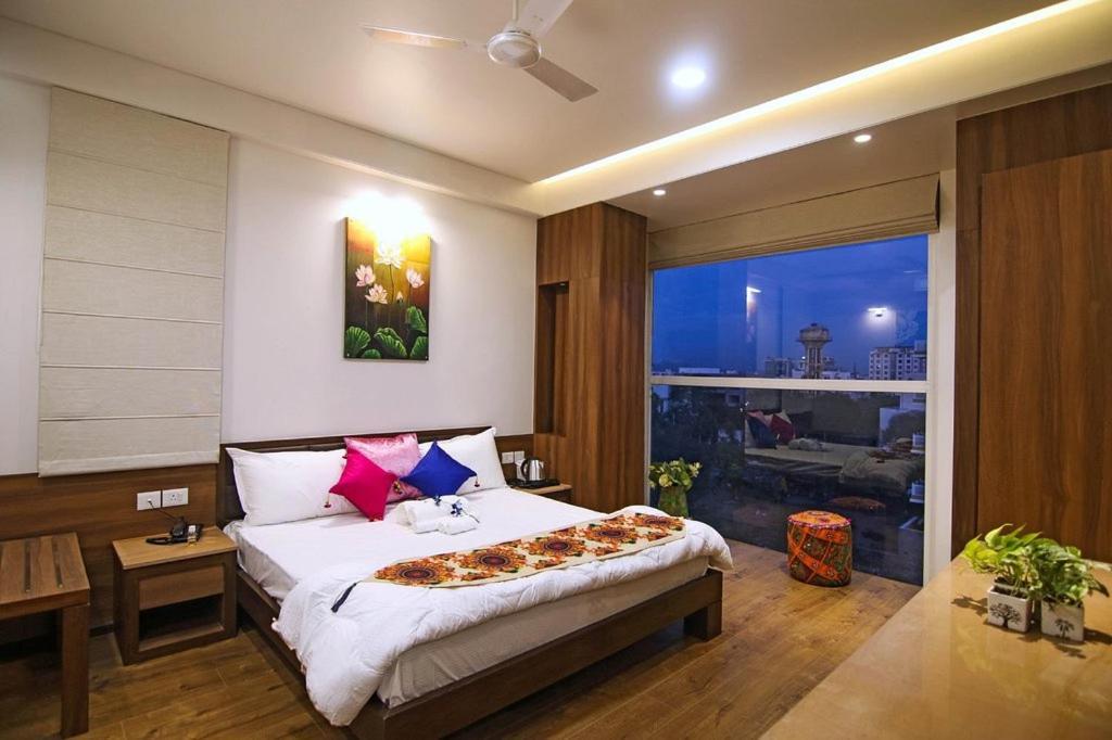 Fleur Hotel Jaipur Bagian luar foto