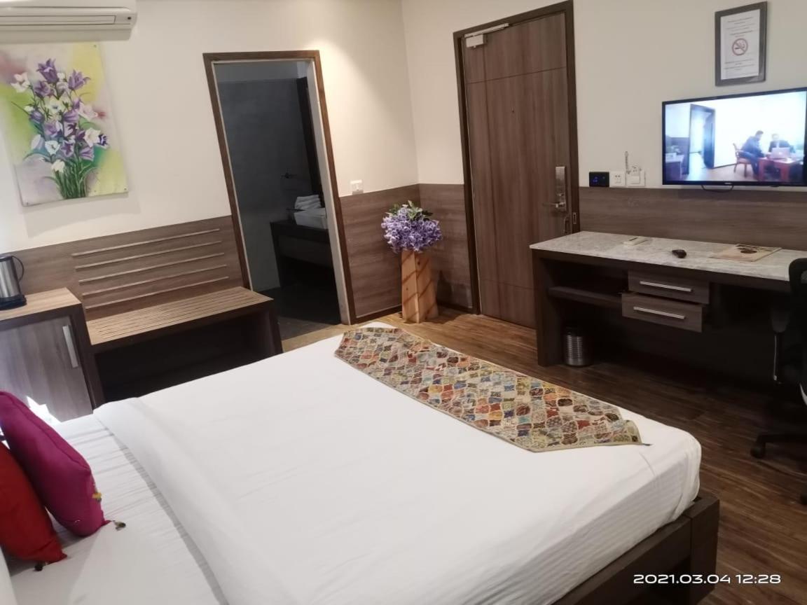 Fleur Hotel Jaipur Bagian luar foto