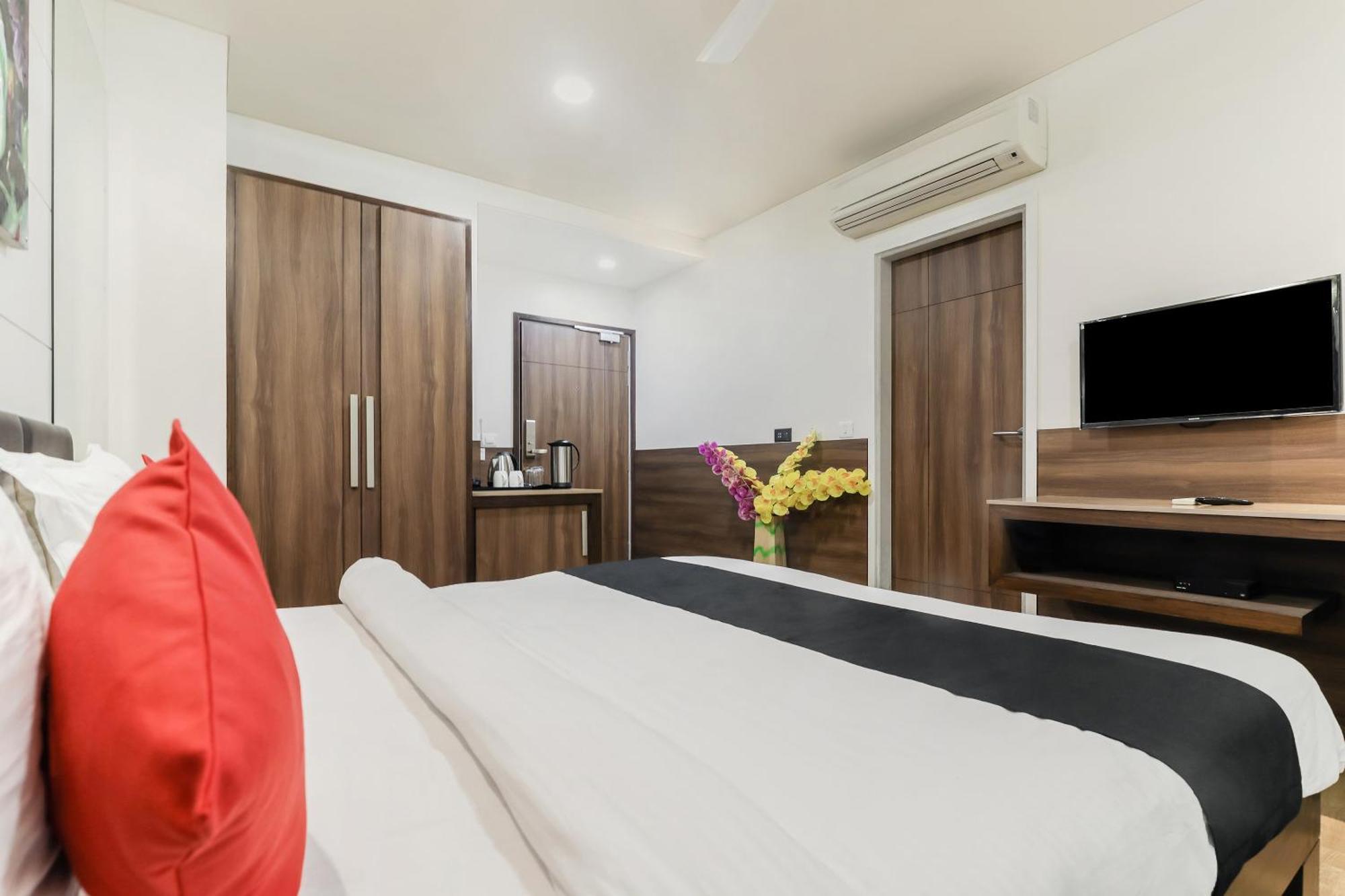 Fleur Hotel Jaipur Bagian luar foto