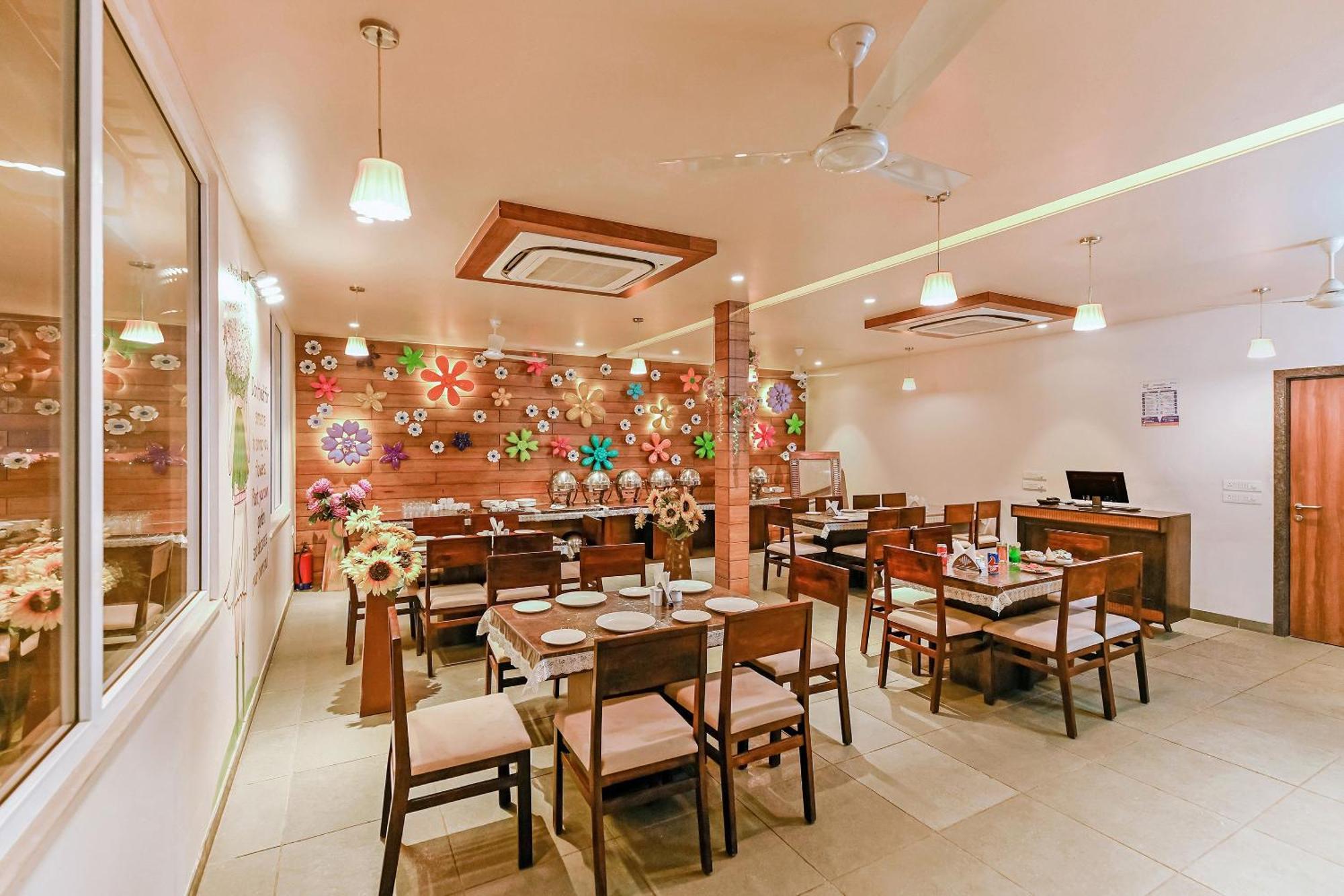 Fleur Hotel Jaipur Bagian luar foto